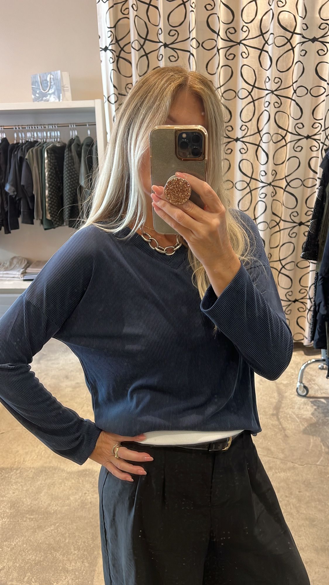 חולצה וי שרוול ארוך