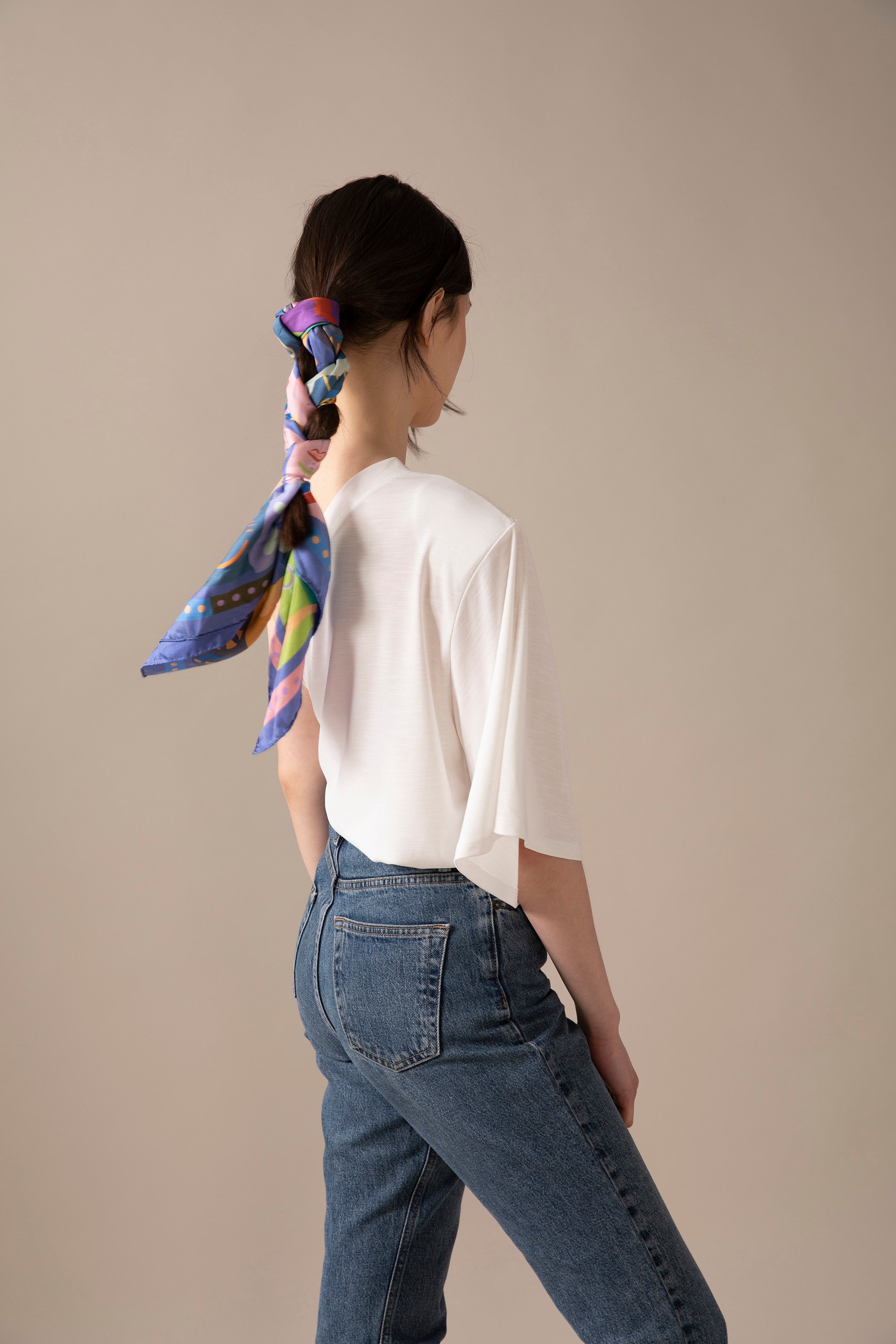 חולצת "וואן שולדר" -לבן