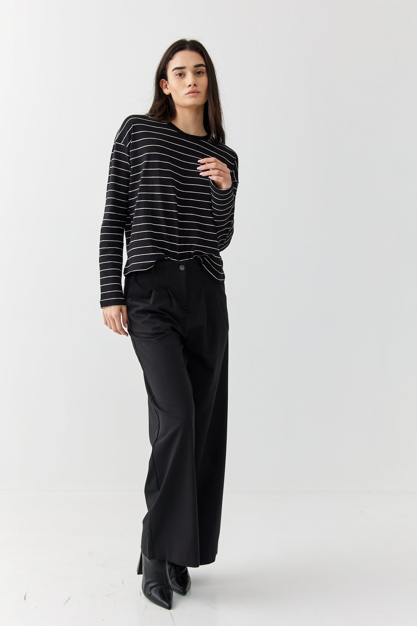 חולצת טי -פסים שחור לבן