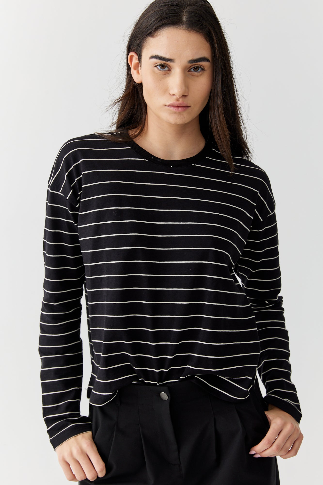 חולצת טי -פסים שחור לבן