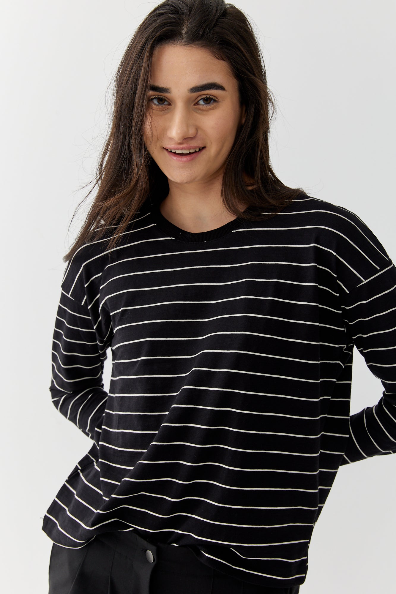 חולצת טי -פסים שחור לבן